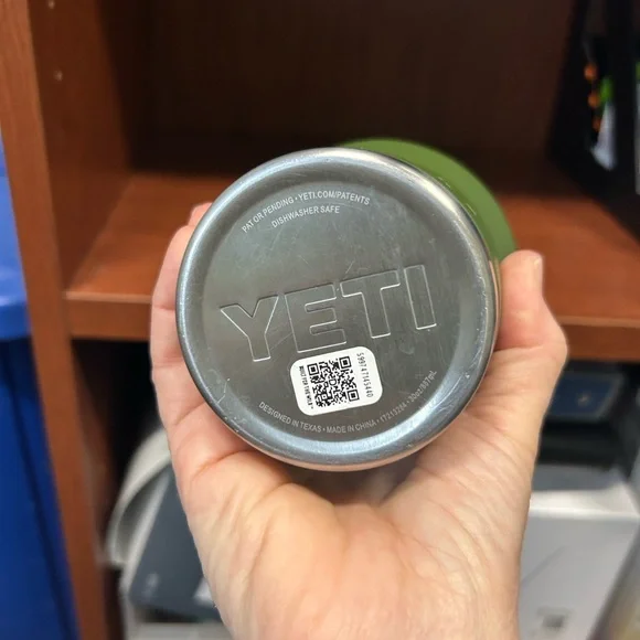 YETI Rambler 30oz Insulated Tumbler - Picture 2 of 7